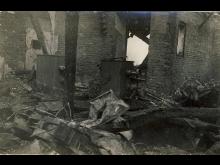 Fotografie z kroniky z roku 1932. Zničené vnitřní zařízení mlýna.